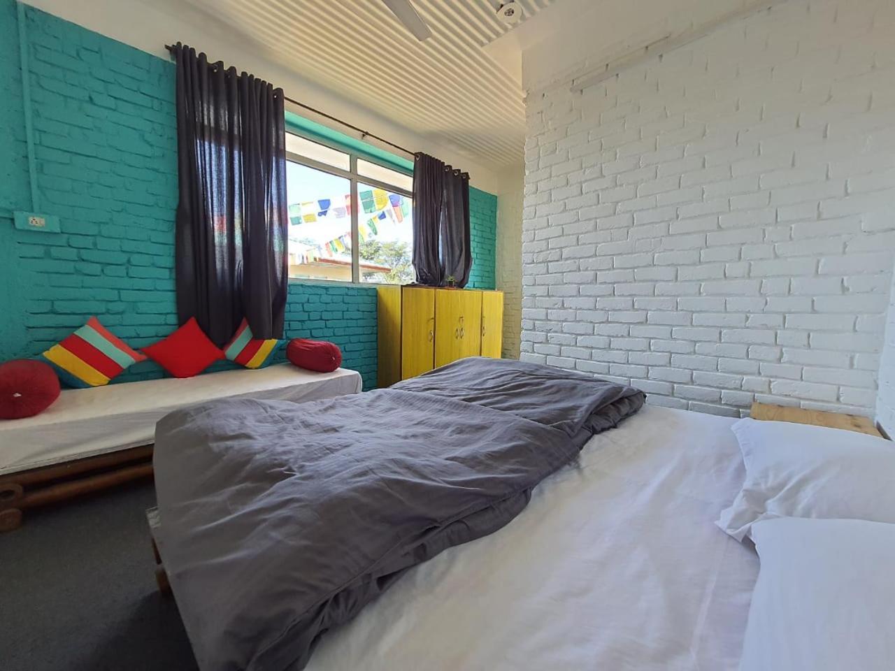 Hotel Barefoot Bir Coliving Coworking Cafe Pokój zdjęcie